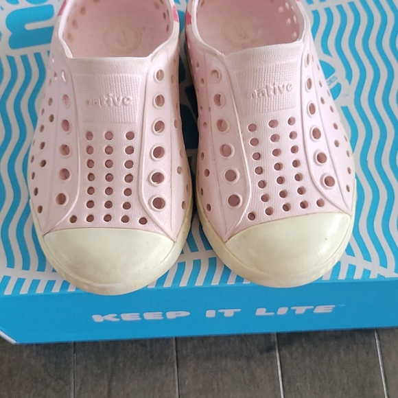 Limited edition Native Jefferson girl sandals - Picture 3 of 7